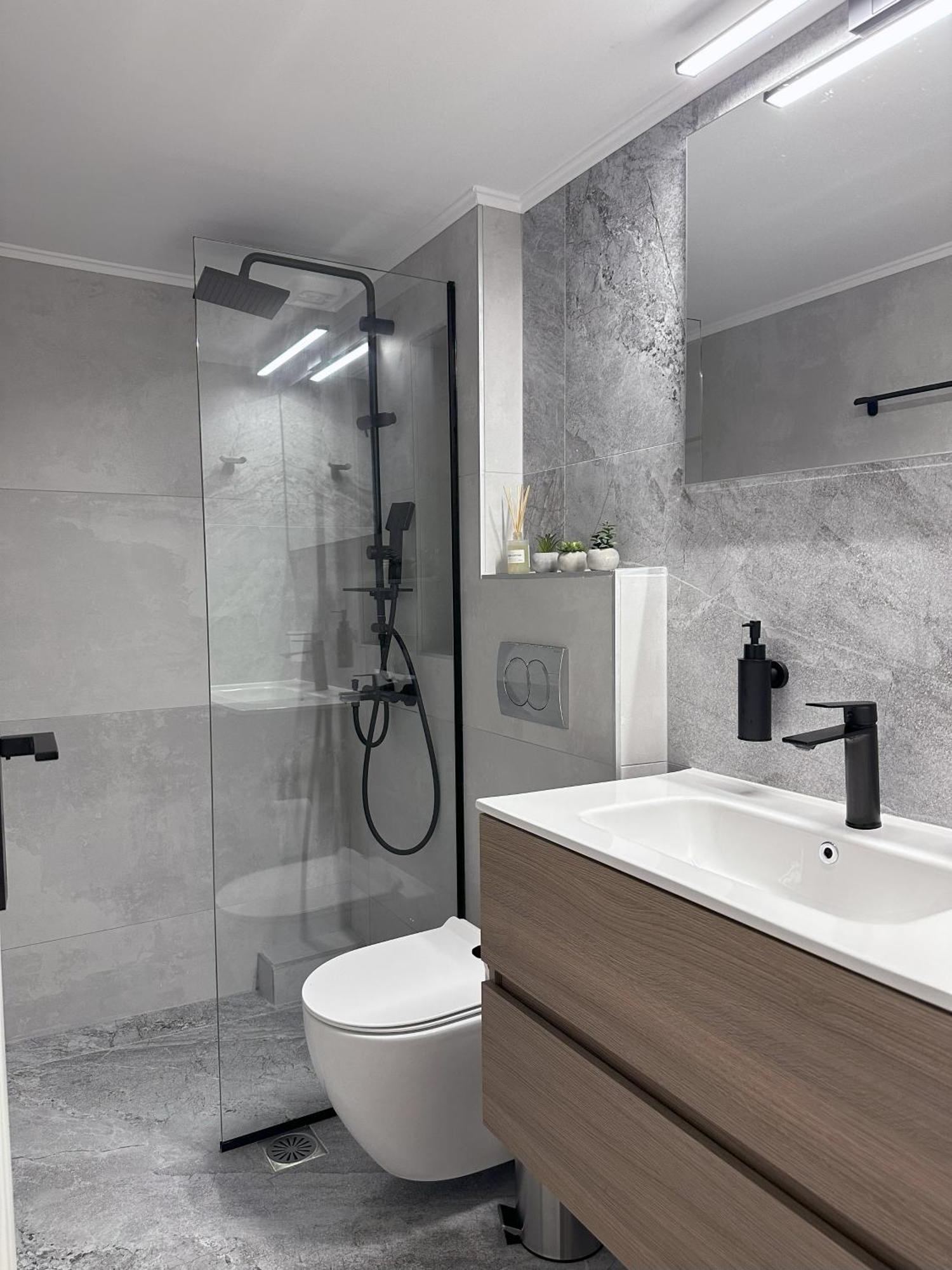 Less Is More Apartment เปรเวซา ภายนอก รูปภาพ